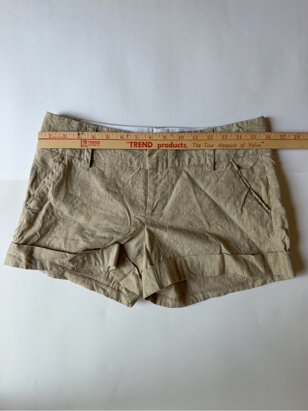 Alice + Olivia Beige Linen Blend Cuffed Shorts Size 4 - Picture 4 of 5